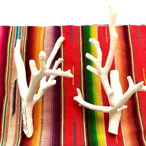 URBAN OUTFITTERS White Branch Wall Hooks Home Decor Jewelry Holder (Set of 2) - Picture 11 of 15
